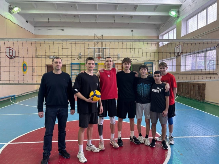 Соревнования по волейболу.